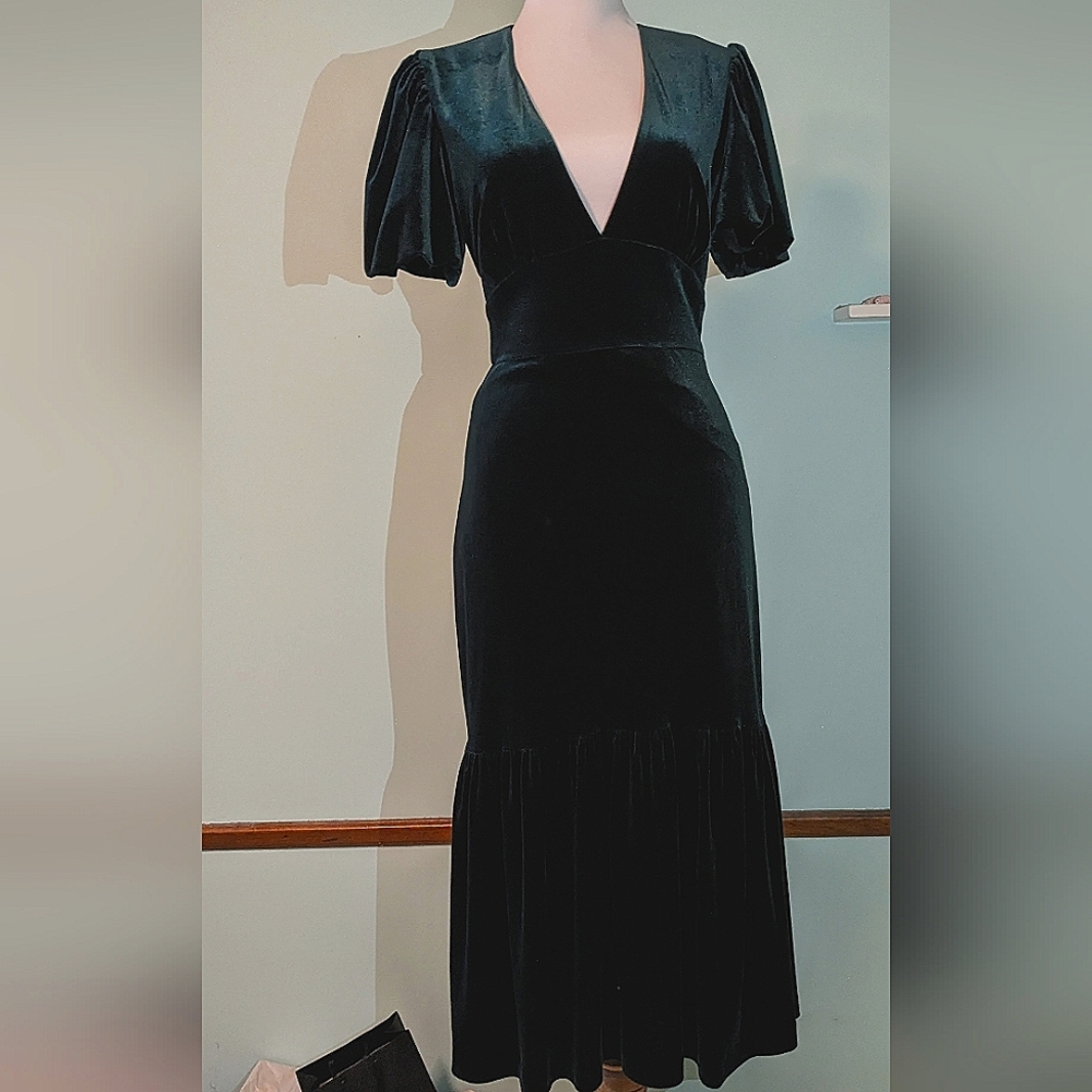 Gianni Bini Emerald Velour Midi Mermaid, Trumpet Dress, Deep V Size 6 "Blair"